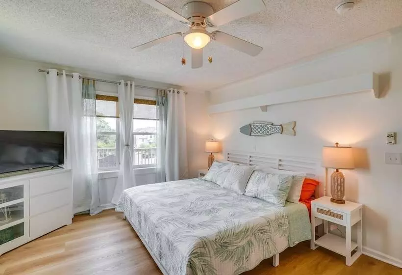 Sunny Corolla Home: Walk To Beach!