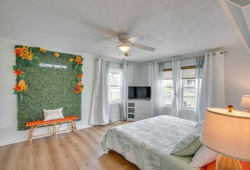 Sunny Corolla Home: Walk To Beach!