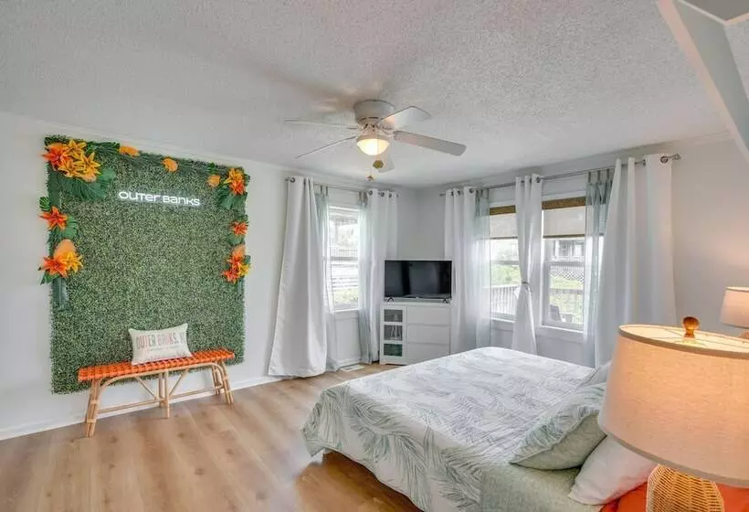 Sunny Corolla Home: Walk To Beach!