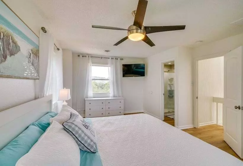 Sunny Corolla Home: Walk To Beach!
