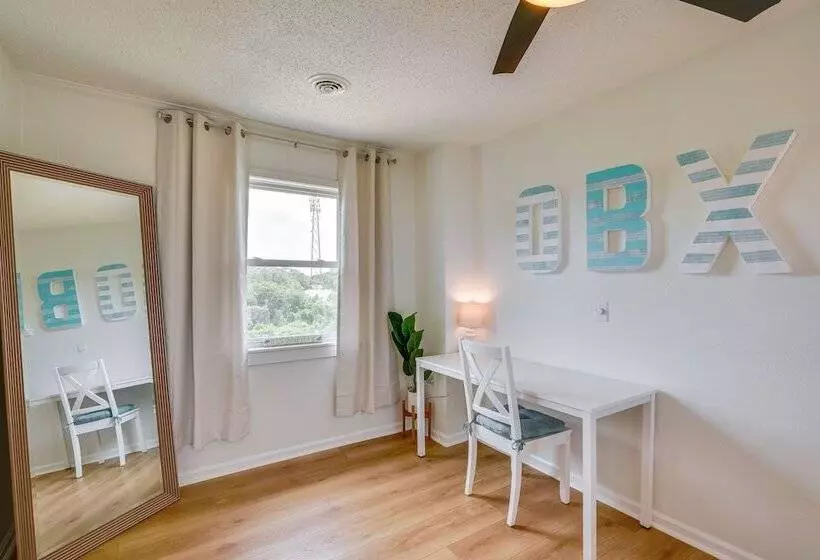 Sunny Corolla Home: Walk To Beach!