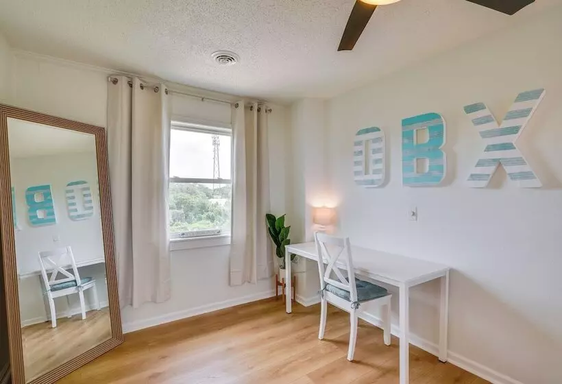 Sunny Corolla Home: Walk To Beach!