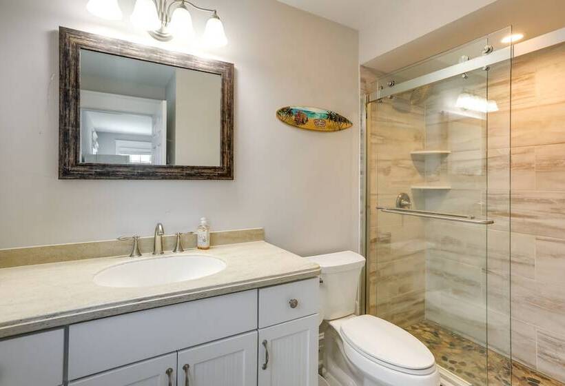 Waterfront Ocean City Escape W/ Large Deck, Pool!