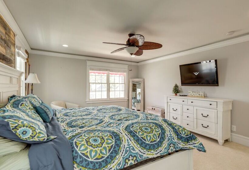 Waterfront Ocean City Escape W/ Large Deck, Pool!