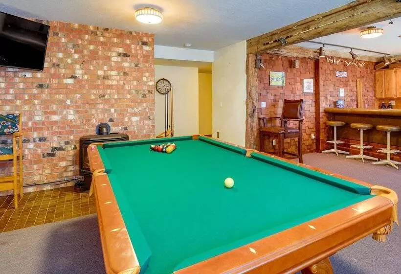 Westport Retreat W/ Pool Table: Walk To State Park