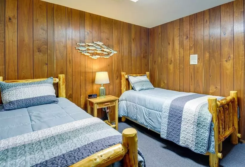 Westport Retreat W/ Pool Table: Walk To State Park