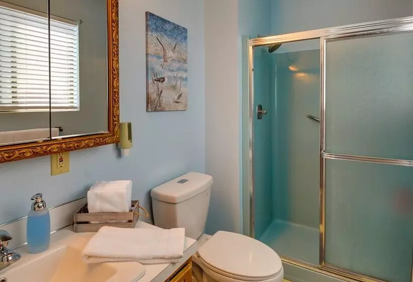 Westport Retreat W/ Pool Table: Walk To State Park