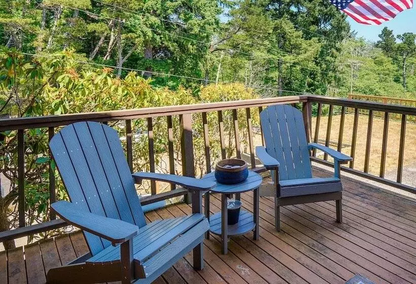 Westport Retreat W/ Pool Table: Walk To State Park