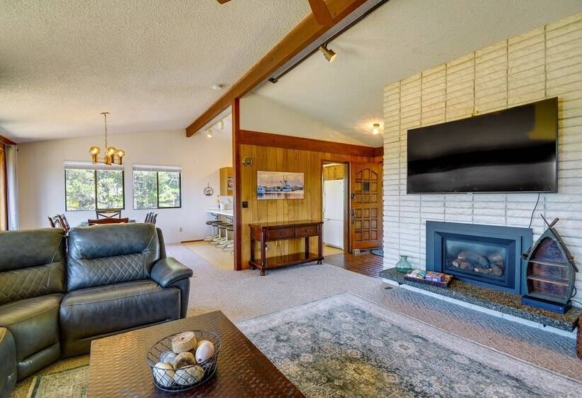 Westport Retreat W/ Pool Table: Walk To State Park