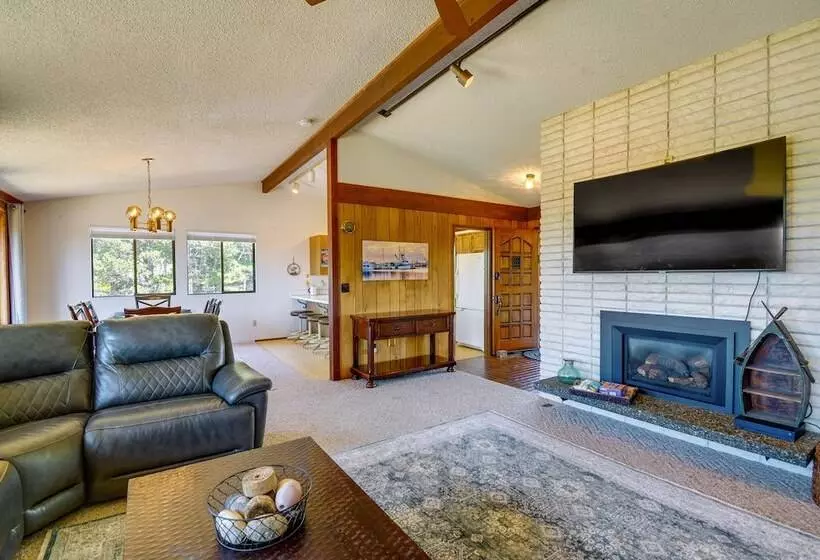 Westport Retreat W/ Pool Table: Walk To State Park