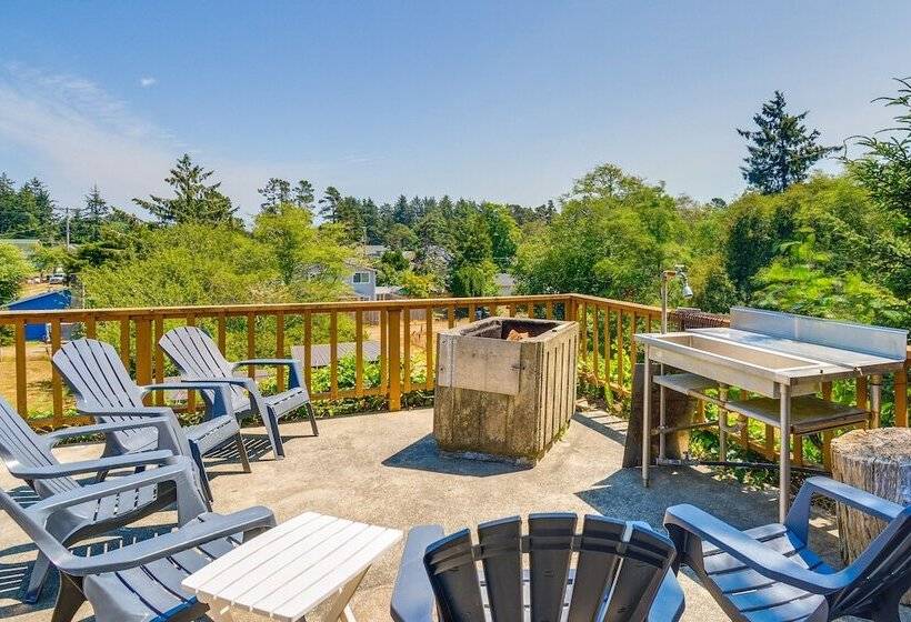 Westport Retreat W/ Pool Table: Walk To State Park