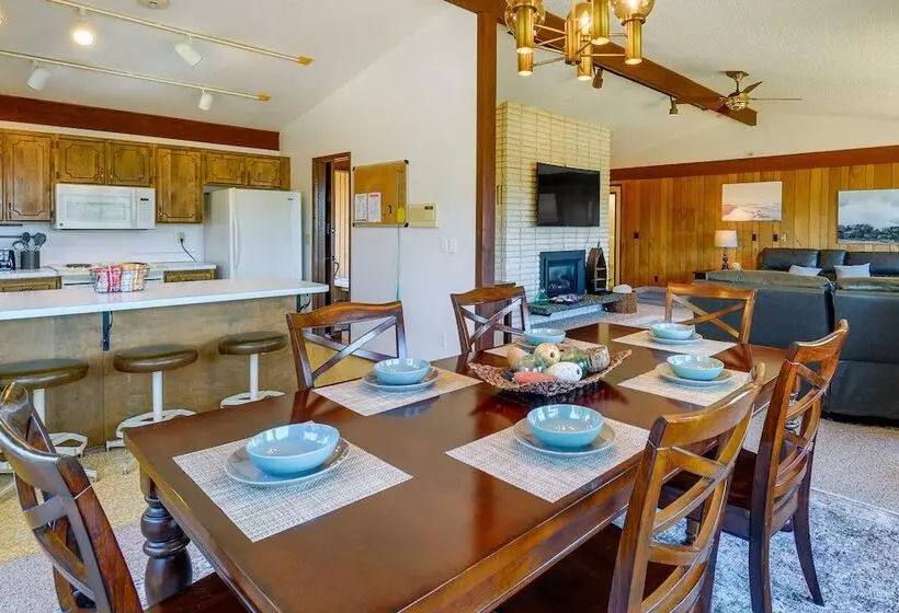 Westport Retreat W/ Pool Table: Walk To State Park