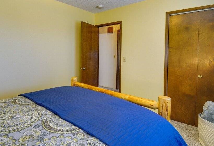 Westport Retreat W/ Pool Table: Walk To State Park