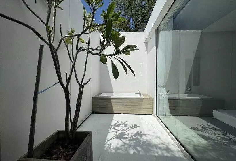 Retkeilymaja Innlux Phuket