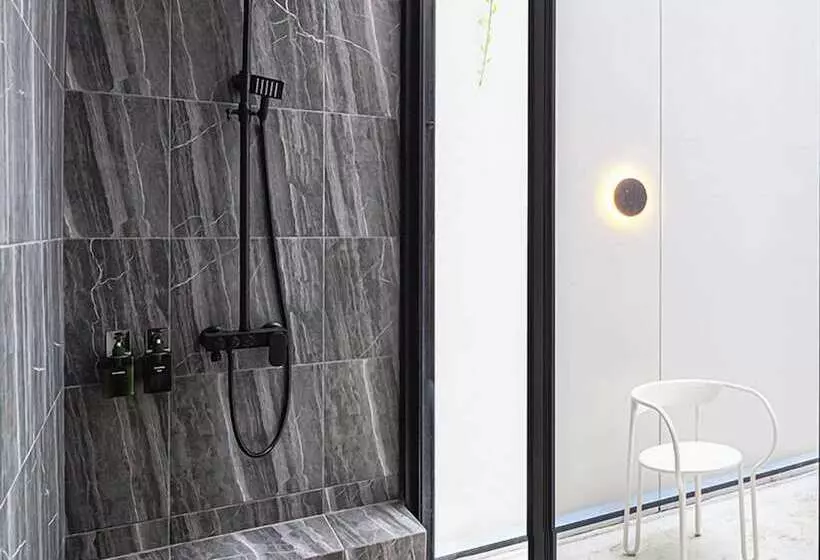 Retkeilymaja Innlux Phuket