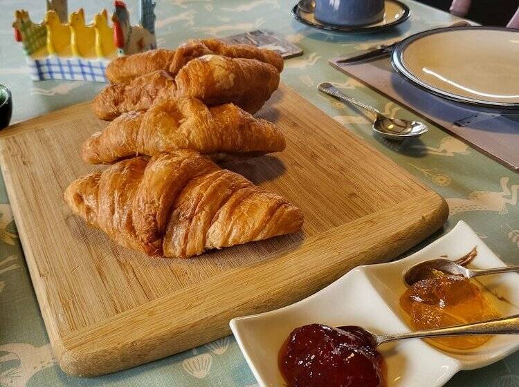 Bed and Breakfast Inner Dowsing Lightship