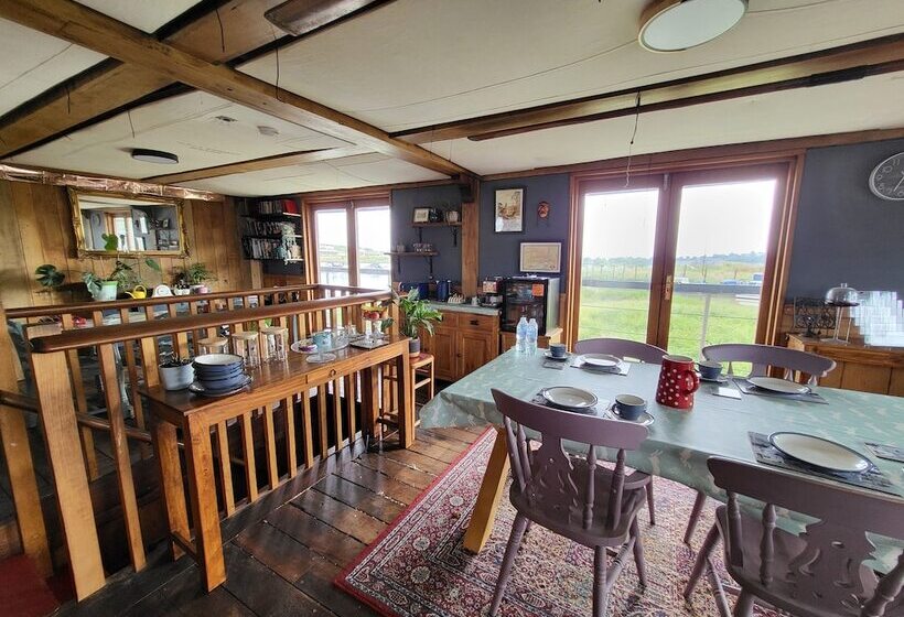 Bed and Breakfast Inner Dowsing Lightship