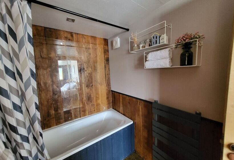 Bed and Breakfast Inner Dowsing Lightship