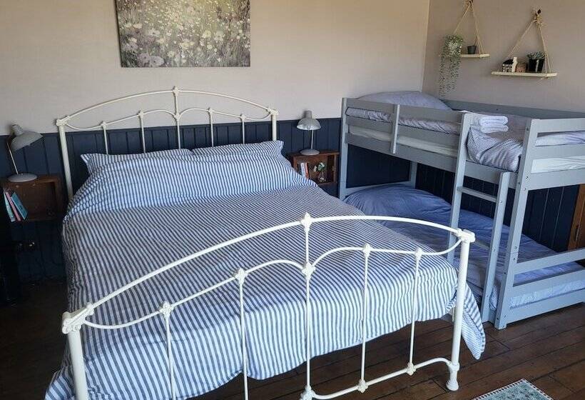 Bed and Breakfast Inner Dowsing Lightship