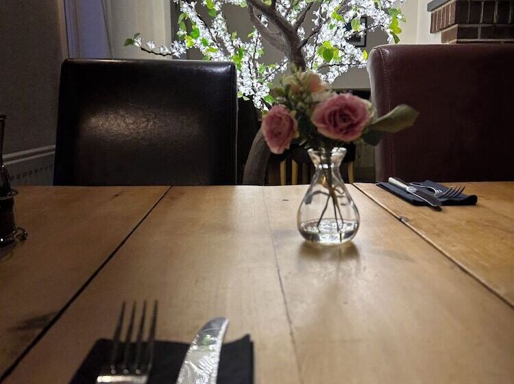 مبيت وإفطار The Fish And Anchor Inn