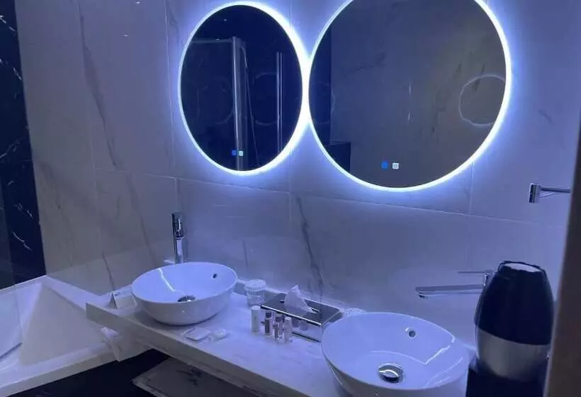 Brit Hotel Privilège Paris Rosny Sous Bois