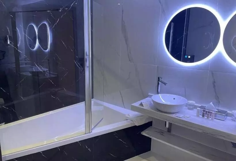 Brit Hotel Privilège Paris Rosny Sous Bois