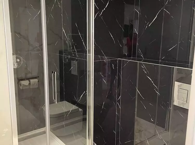 Brit Hotel Privilège Paris Rosny Sous Bois