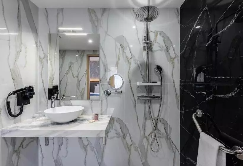 Brit Hotel Privilège Paris Rosny Sous Bois