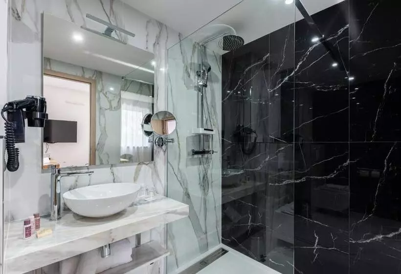 Brit Hotel Privilège Paris Rosny Sous Bois