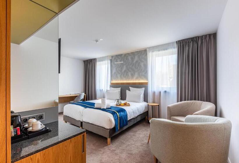 Brit Hotel Privilège Paris Rosny Sous Bois