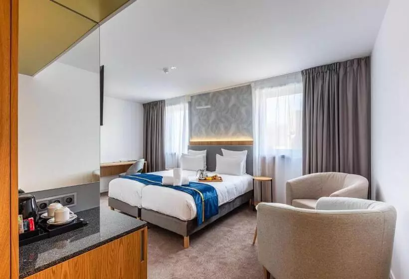 Brit Hotel Privilège Paris Rosny Sous Bois