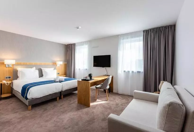 Brit Hotel Privilège Paris Rosny Sous Bois