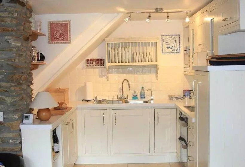 Charming 2 Bed Cottage In Modbury