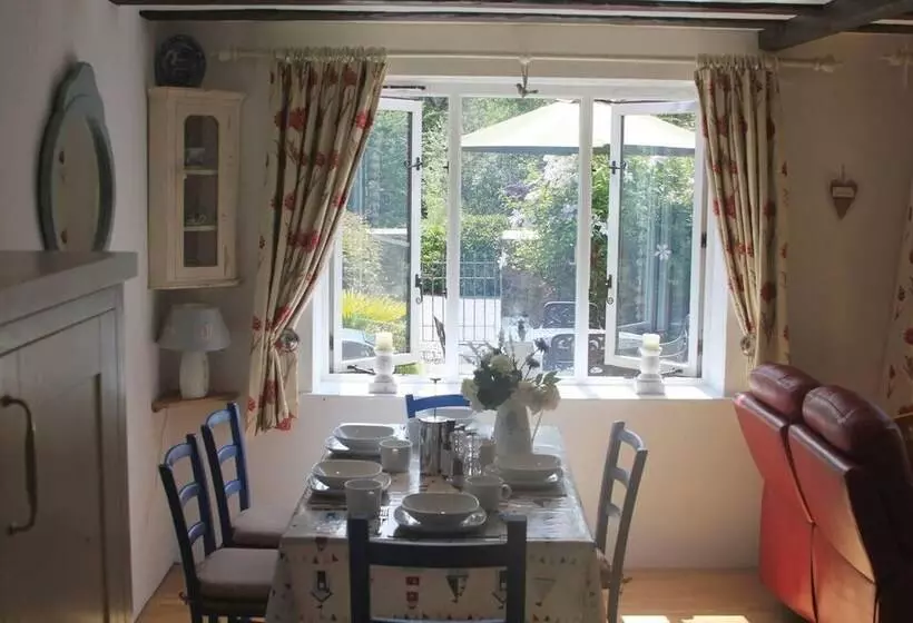 Charming 2 Bed Cottage In Modbury