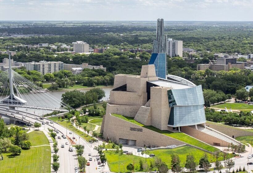 هتل The Fairmont Winnipeg Gold Experience