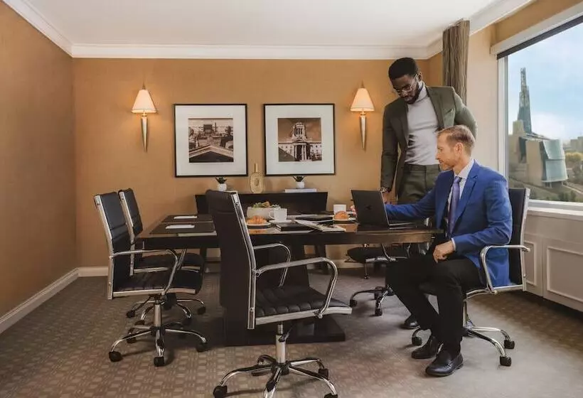 ホテル The Fairmont Winnipeg Gold Experience