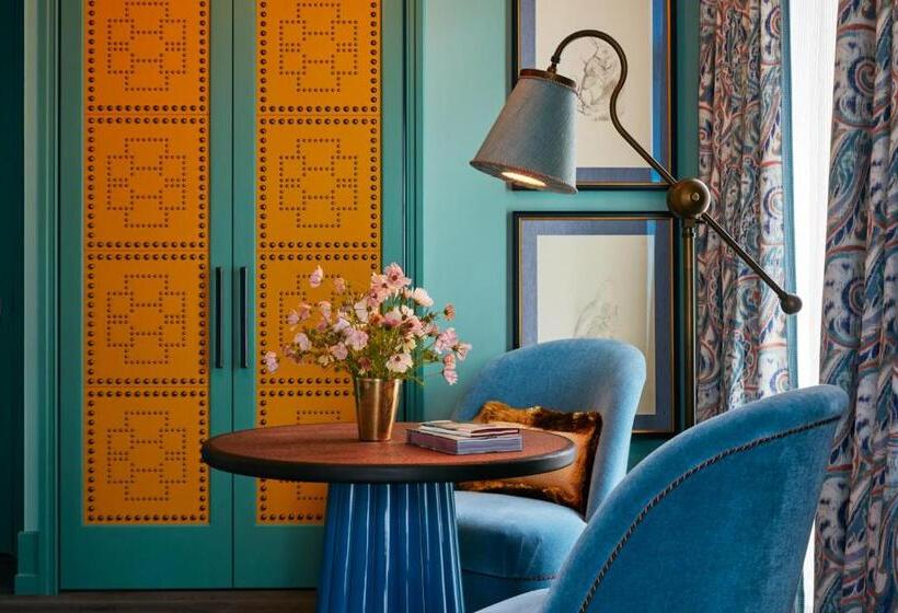 The Fifth Avenue Hotel