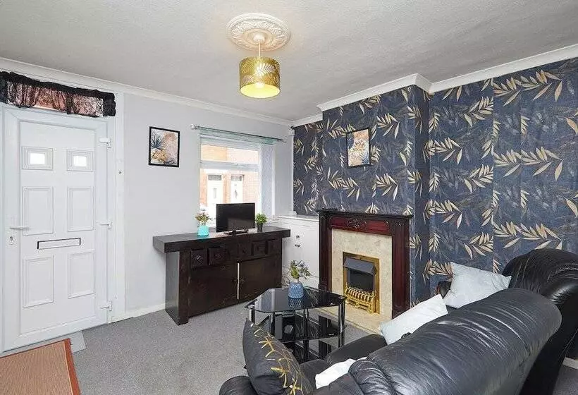 Residenssi Comfortable 4 Bed House In Hucknall, Nottingham