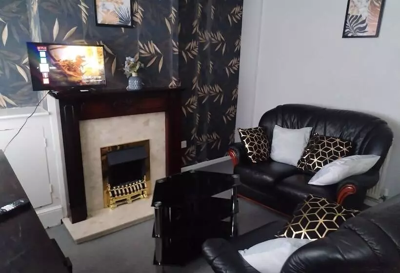 Residenssi Comfortable 4 Bed House In Hucknall, Nottingham
