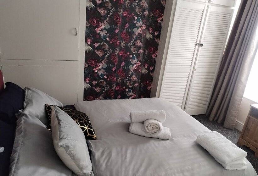 住所 Comfortable 4 Bed House In Hucknall, Nottingham