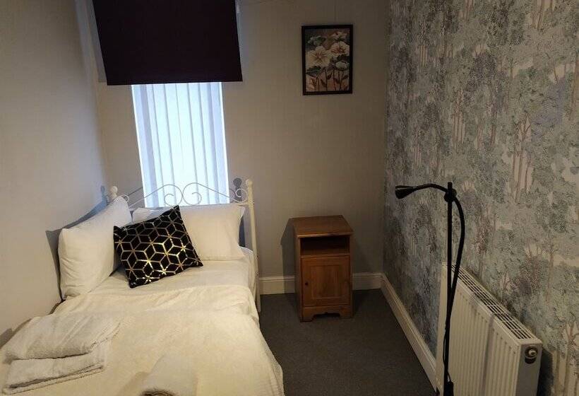 住所 Comfortable 4 Bed House In Hucknall, Nottingham