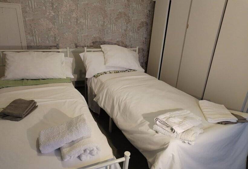 住所 Comfortable 4 Bed House In Hucknall, Nottingham