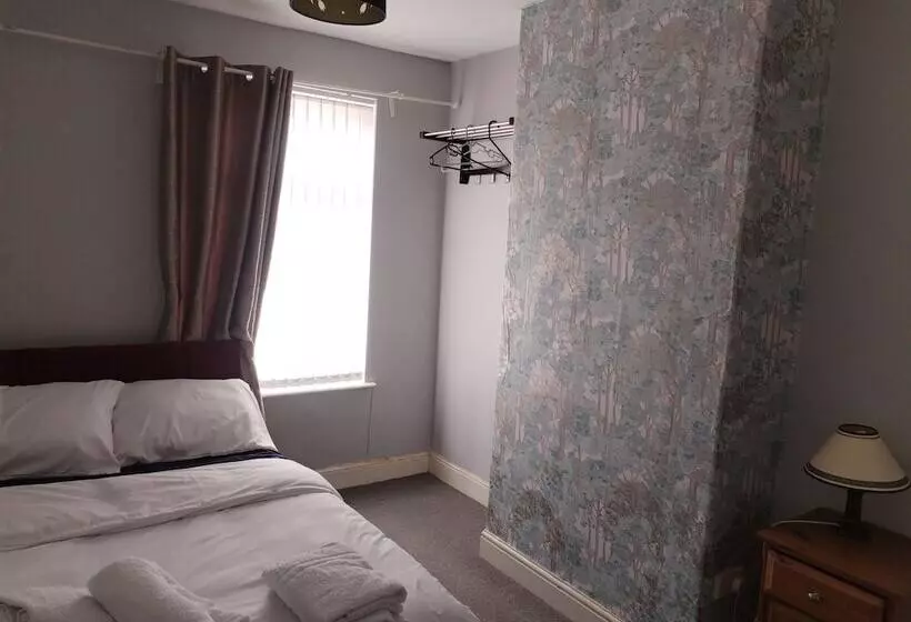 Residenssi Comfortable 4 Bed House In Hucknall, Nottingham