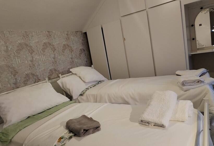 住所 Comfortable 4 Bed House In Hucknall, Nottingham