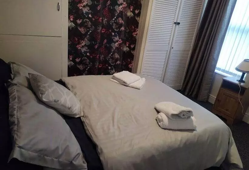 Residenssi Comfortable 4 Bed House In Hucknall, Nottingham