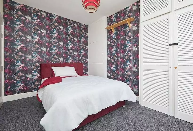 Residenssi Comfortable 4 Bed House In Hucknall, Nottingham