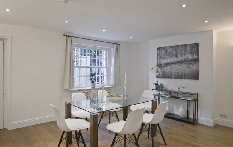 اقامتگاه Lovely 5 Bed House In London