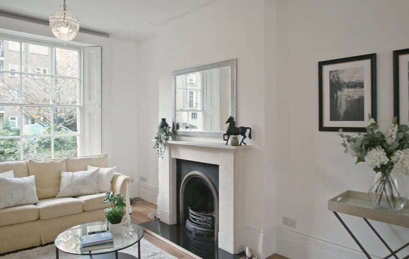 اقامتگاه Lovely 5 Bed House In London