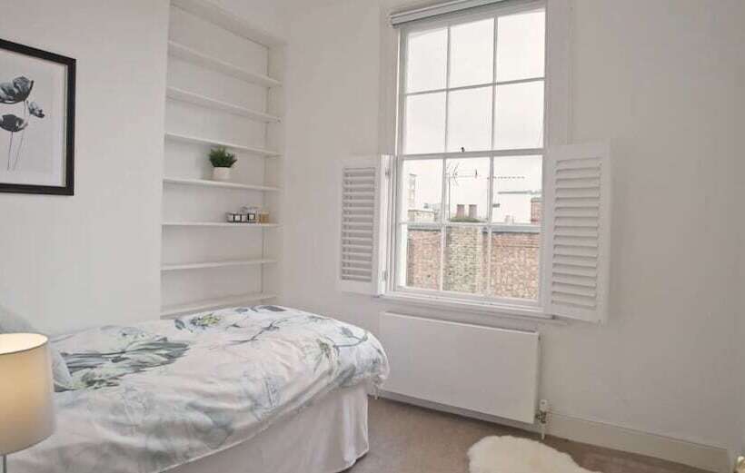 اقامتگاه Lovely 5 Bed House In London