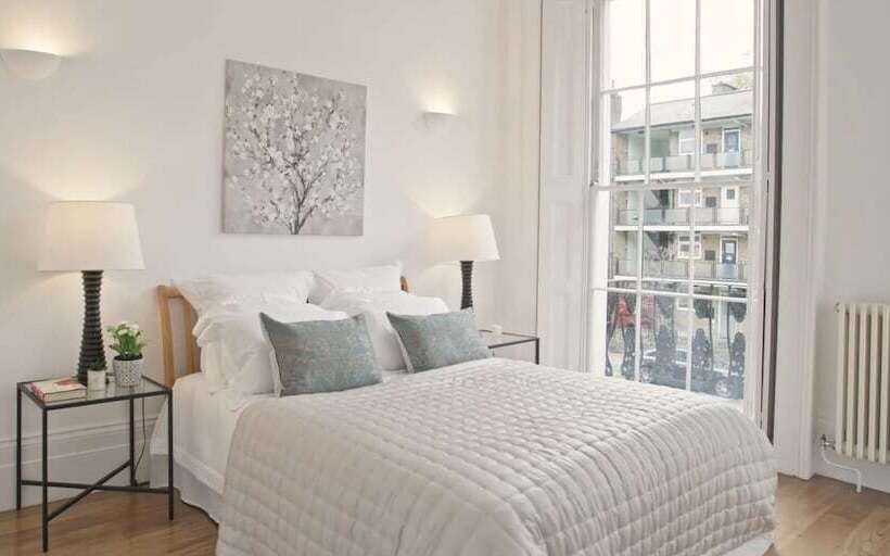 اقامتگاه Lovely 5 Bed House In London